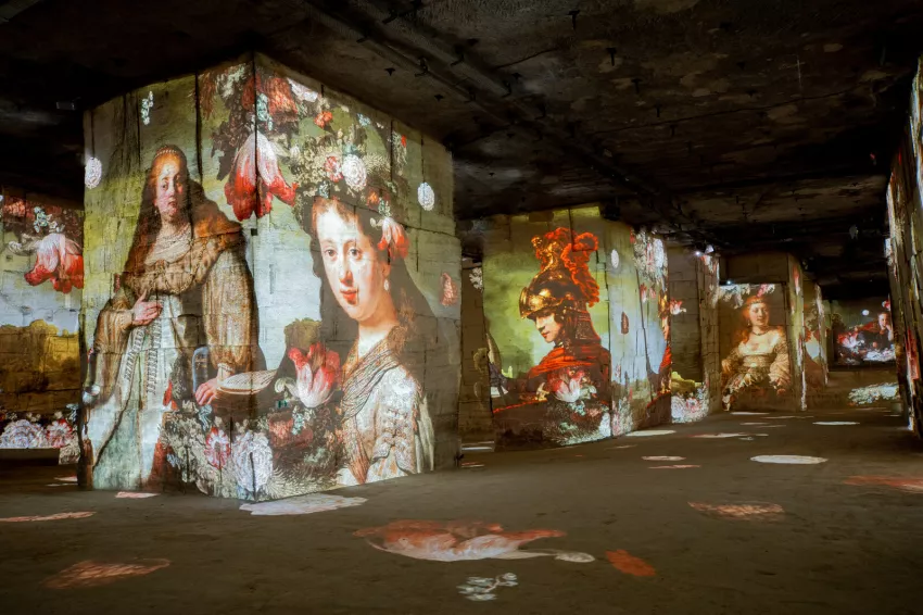 De Vermeer à Van Gogh © Culturespaces / Vincent Pinson flora rembrandt projection murs